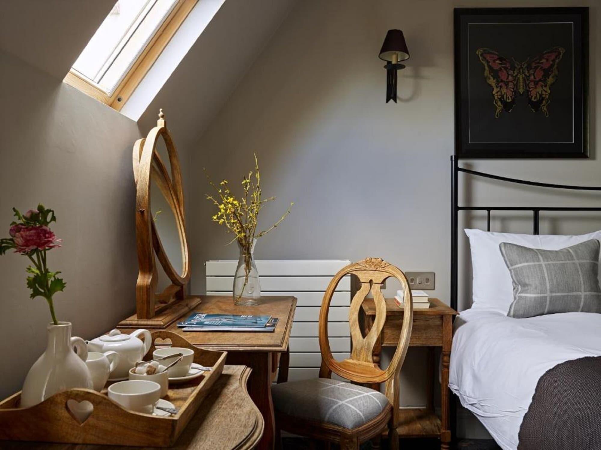 Bed and Breakfast Cotswold Grange Челтнем Екстер'єр фото A room at The Old Inn