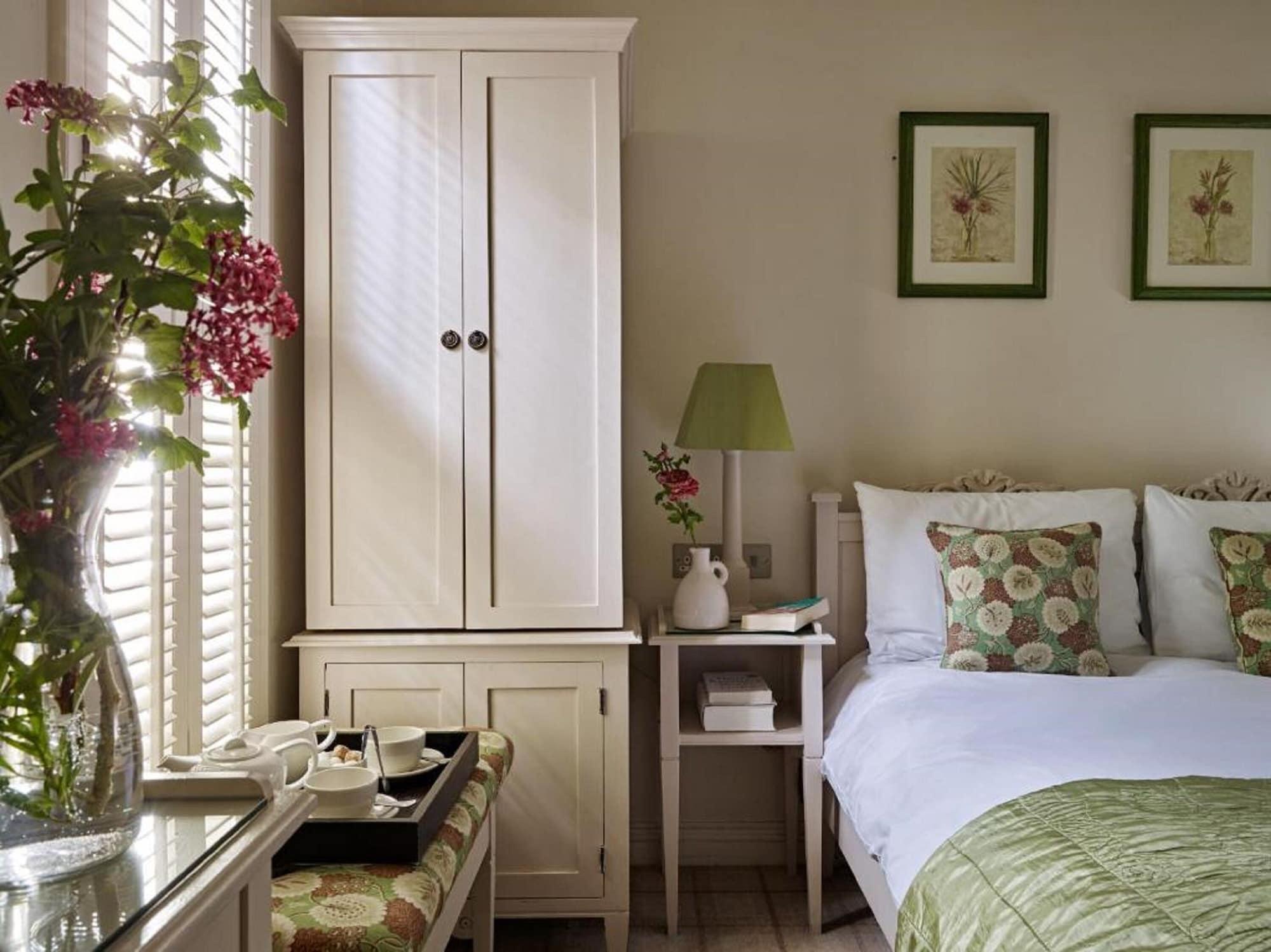 Bed and Breakfast Cotswold Grange Челтнем Екстер'єр фото A bedroom