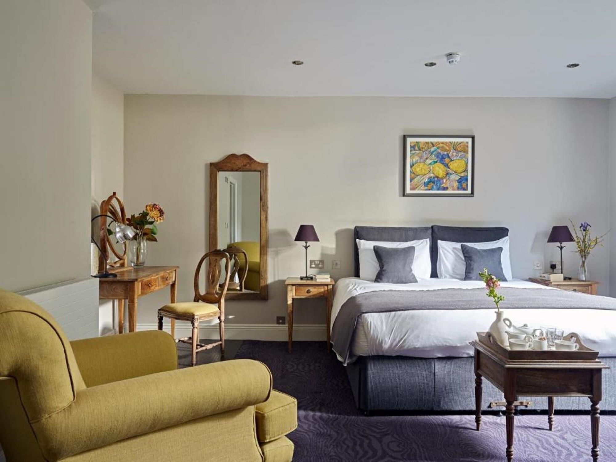 Bed and Breakfast Cotswold Grange Челтнем Екстер'єр фото A bedroom at The Old parsonage