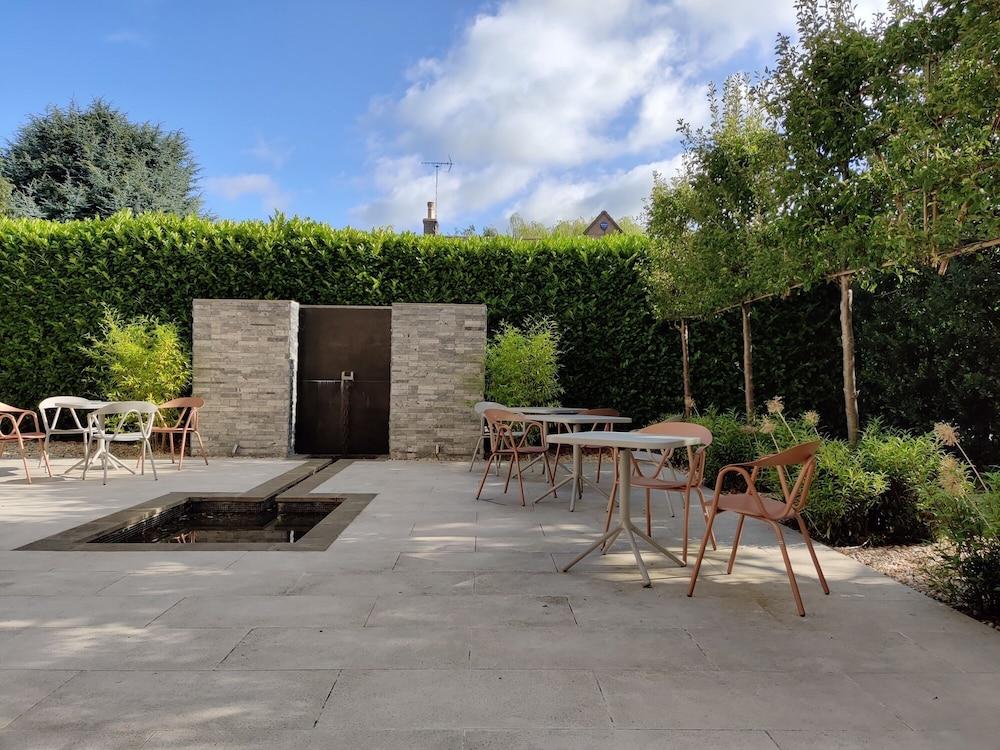 Bed and Breakfast Cotswold Grange Челтнем Екстер'єр фото The garden of the Centre for Contemporary Learning