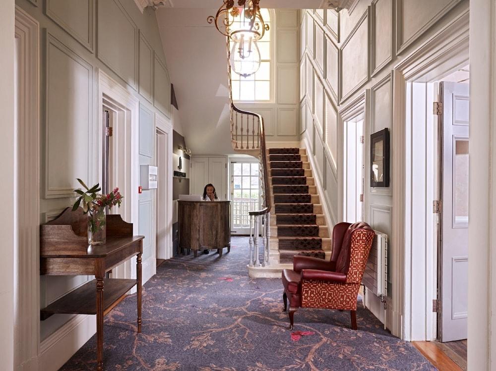 Bed and Breakfast Cotswold Grange Челтнем Екстер'єр фото The interior of the hotel
