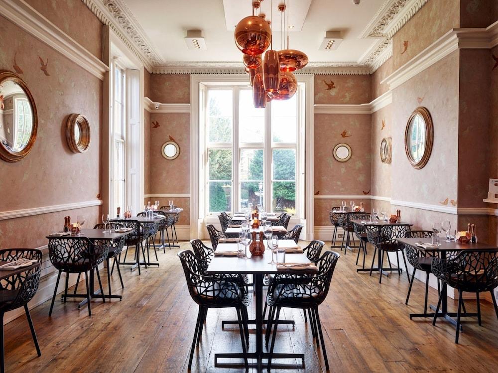 Bed and Breakfast Cotswold Grange Челтнем Екстер'єр фото Interior of the restaurant