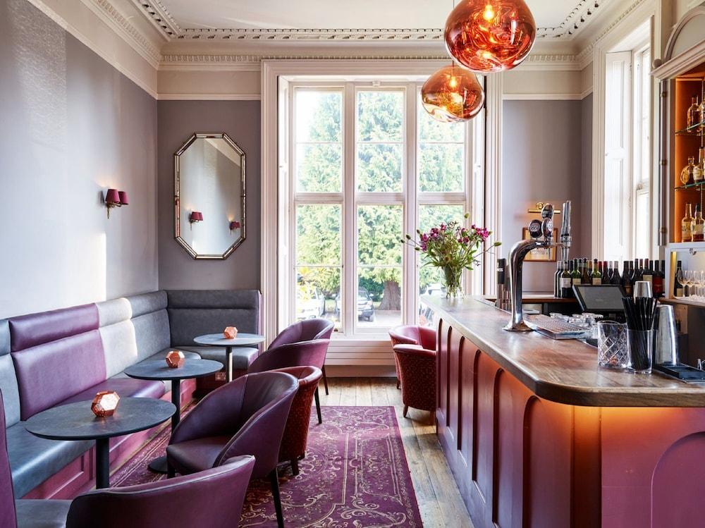 Bed and Breakfast Cotswold Grange Челтнем Екстер'єр фото The bar at the 2018 refurbishment