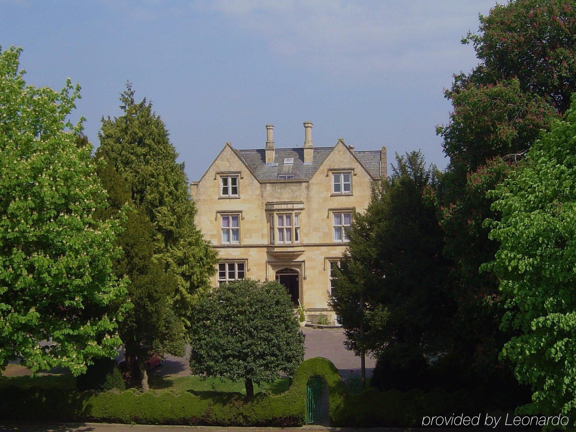 Bed and Breakfast Cotswold Grange Челтнем Екстер'єр фото The former school buildings