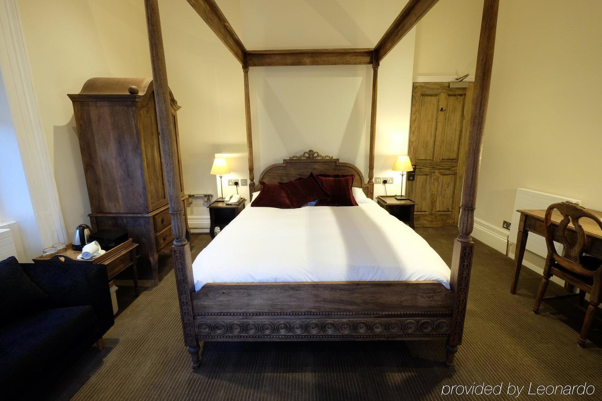 Bed and Breakfast Cotswold Grange Челтнем Екстер'єр фото A room at the hotel
