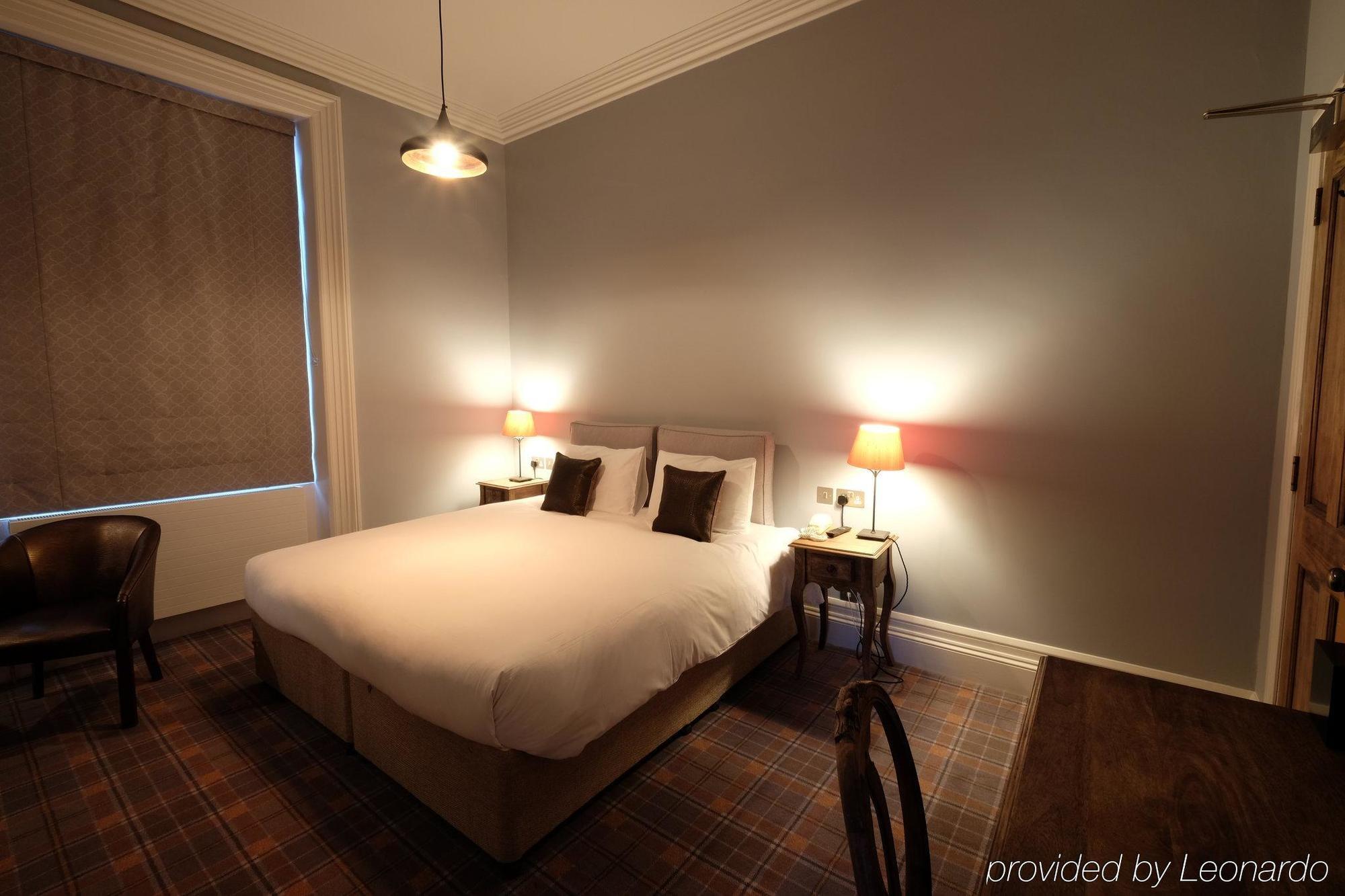 Bed and Breakfast Cotswold Grange Челтнем Екстер'єр фото A room at the hotel