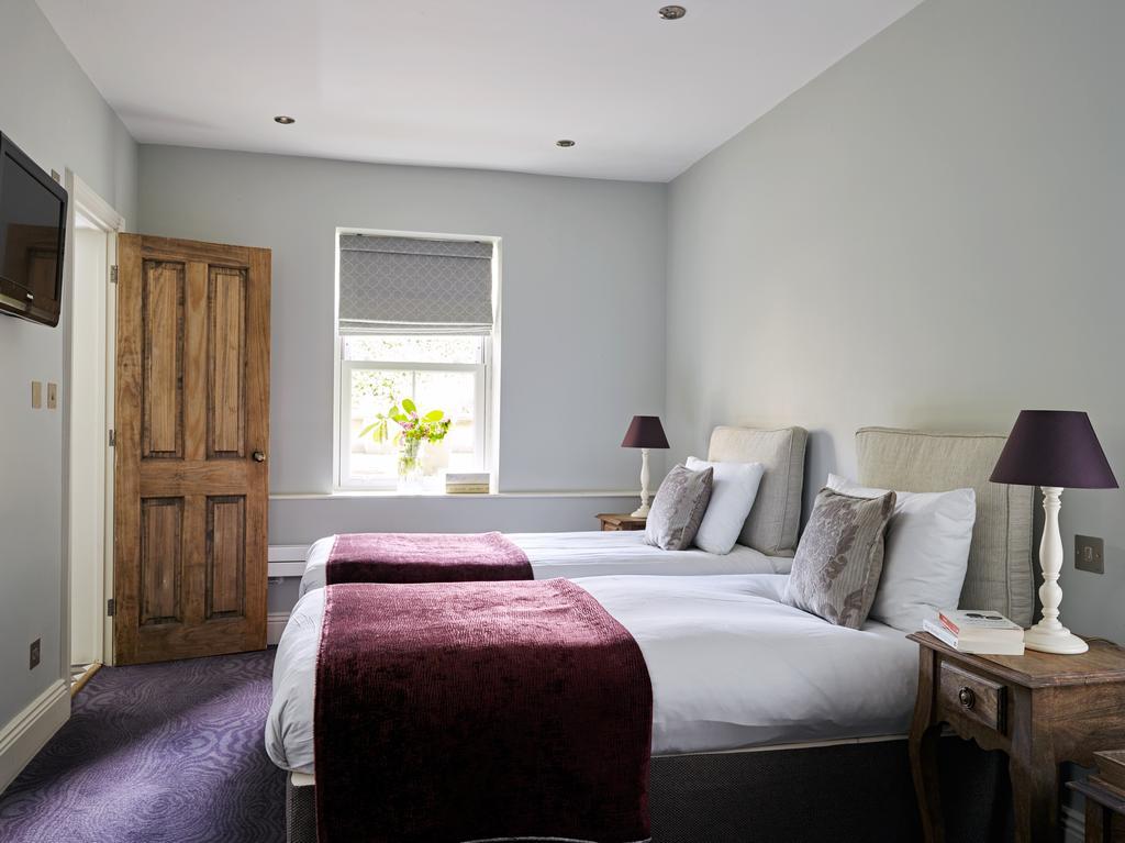 Bed and Breakfast Cotswold Grange Челтнем Екстер'єр фото A room at the hotel