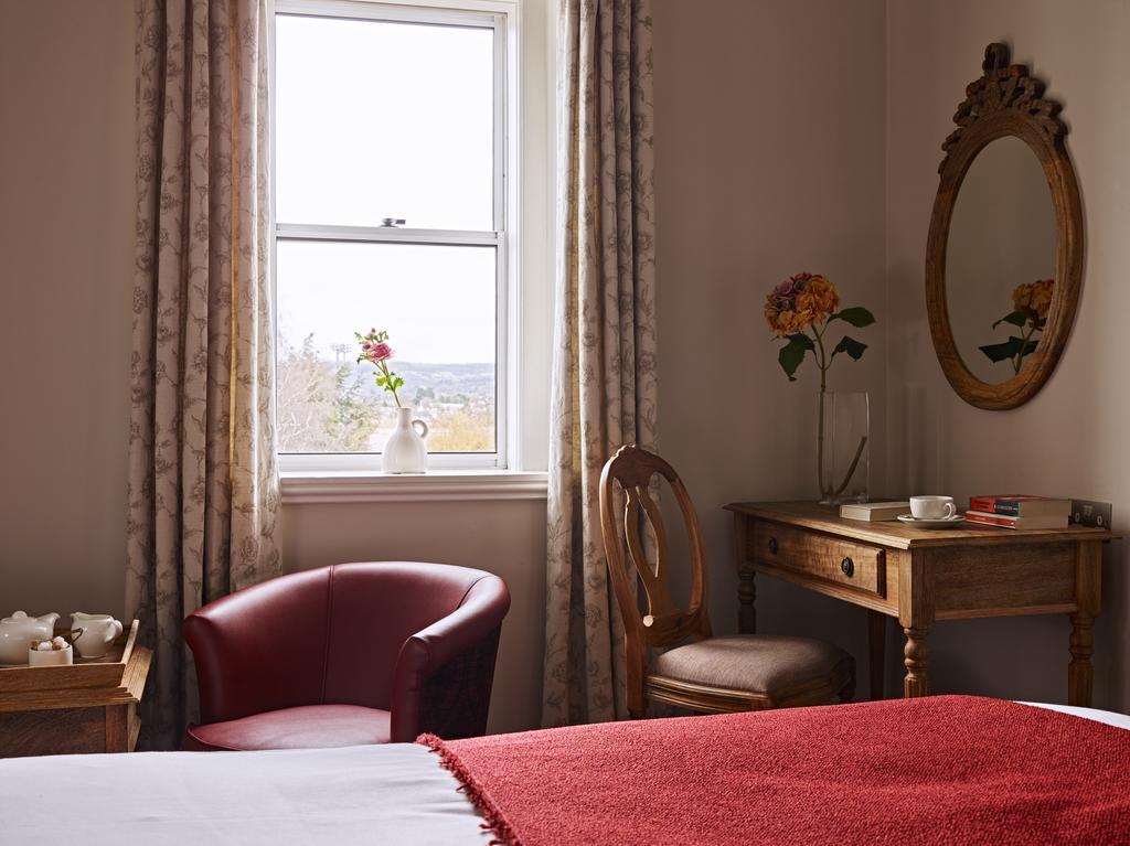 Bed and Breakfast Cotswold Grange Челтнем Екстер'єр фото A bedroom at the hotel
