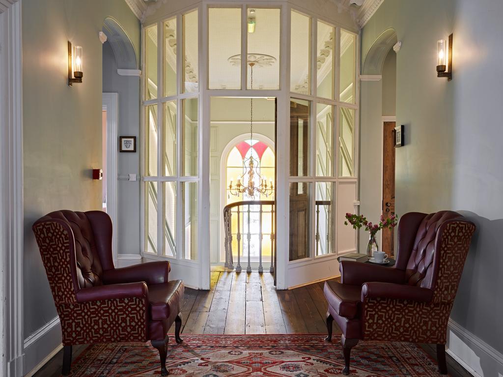 Bed and Breakfast Cotswold Grange Челтнем Екстер'єр фото The entrance to the hotel