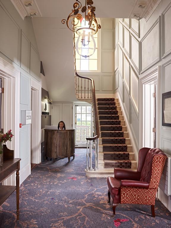 Bed and Breakfast Cotswold Grange Челтнем Екстер'єр фото The entrance hall