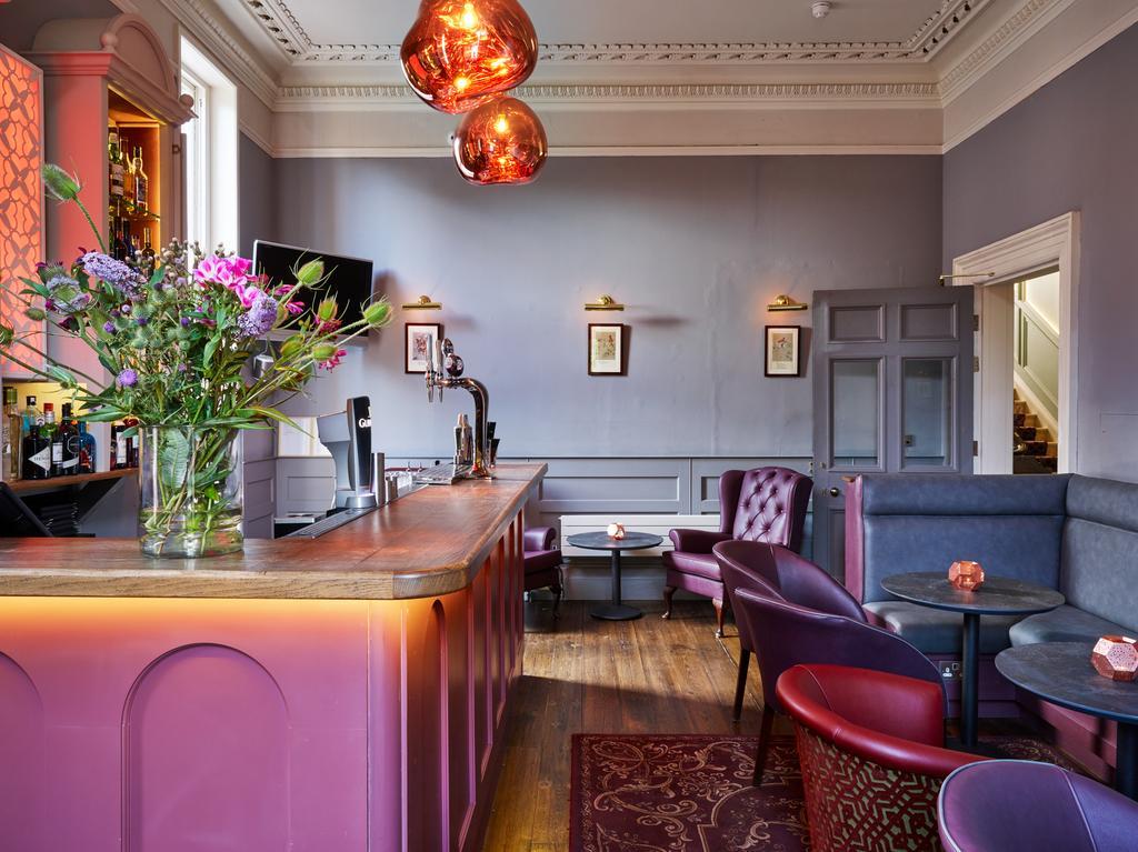 Bed and Breakfast Cotswold Grange Челтнем Екстер'єр фото The bar at the hotel