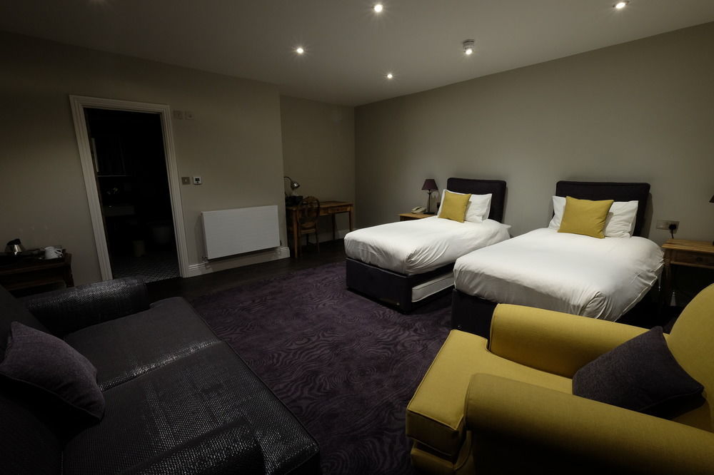 Bed and Breakfast Cotswold Grange Челтнем Екстер'єр фото A room at the hotel