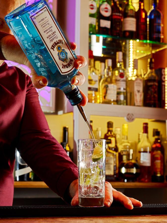 Bed and Breakfast Cotswold Grange Челтнем Екстер'єр фото A bartender pouring a bottle of Blue Curaçao liqueur