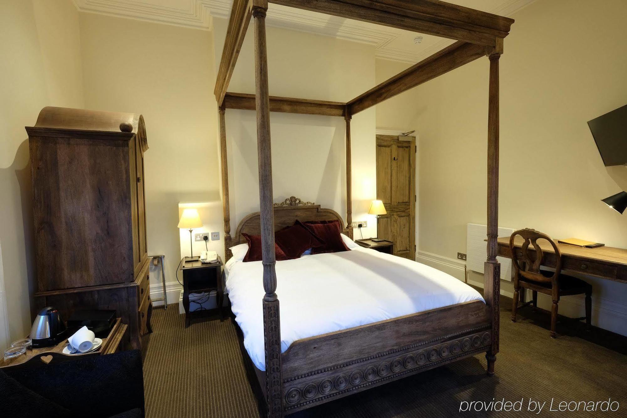 Bed and Breakfast Cotswold Grange Челтнем Екстер'єр фото A room at the hotel