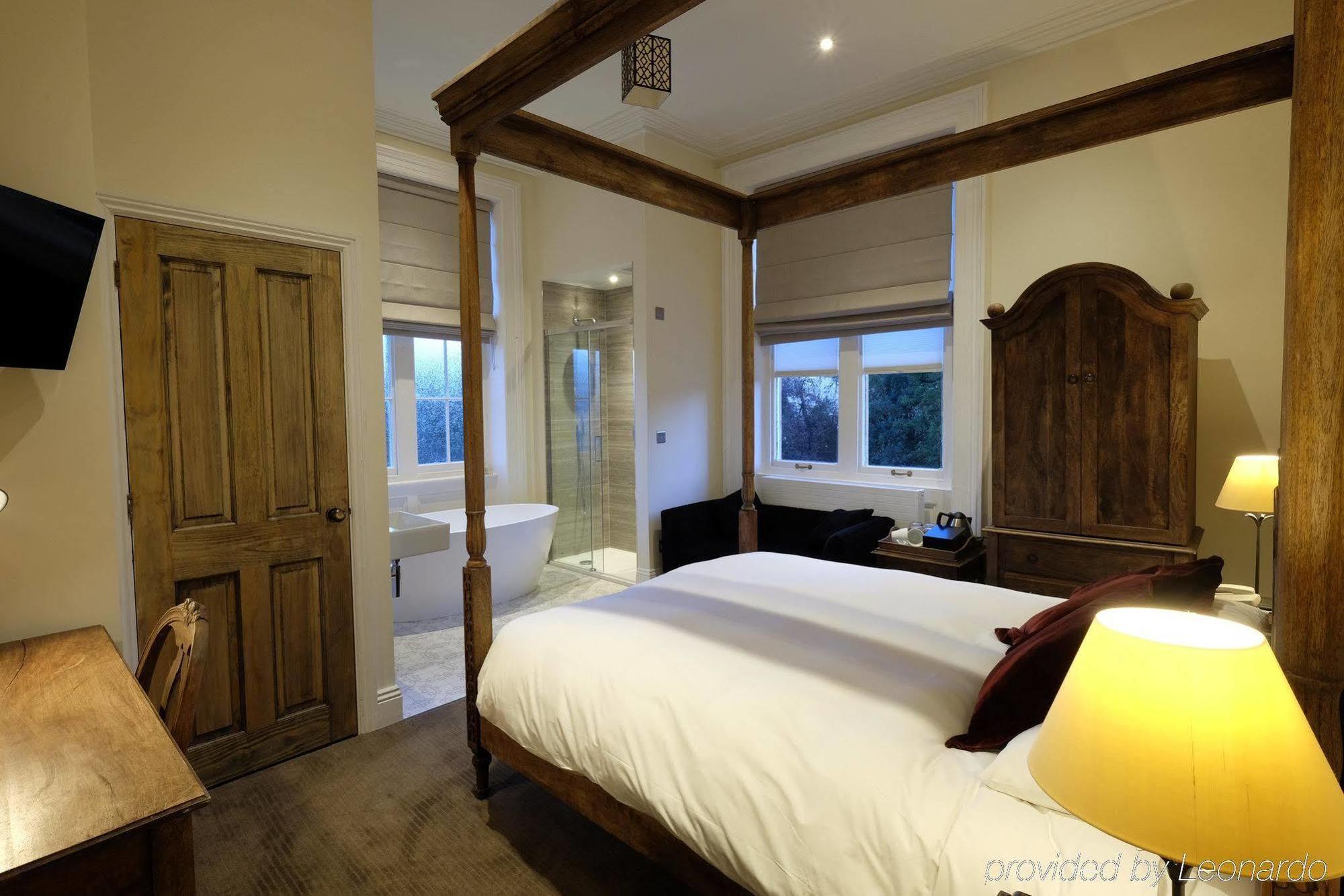 Bed and Breakfast Cotswold Grange Челтнем Екстер'єр фото A bedroom at the hotel