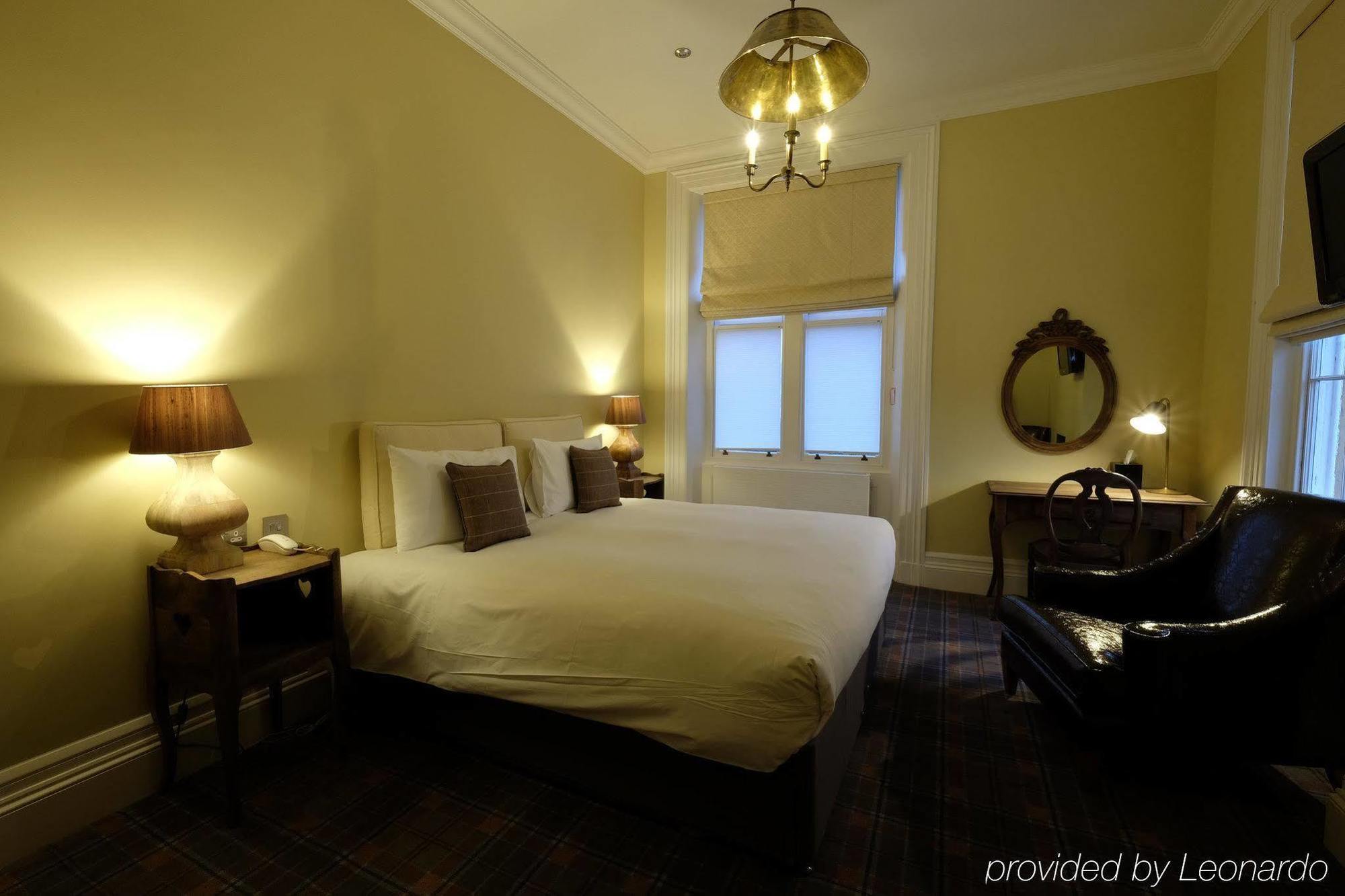 Bed and Breakfast Cotswold Grange Челтнем Екстер'єр фото A room at the hotel