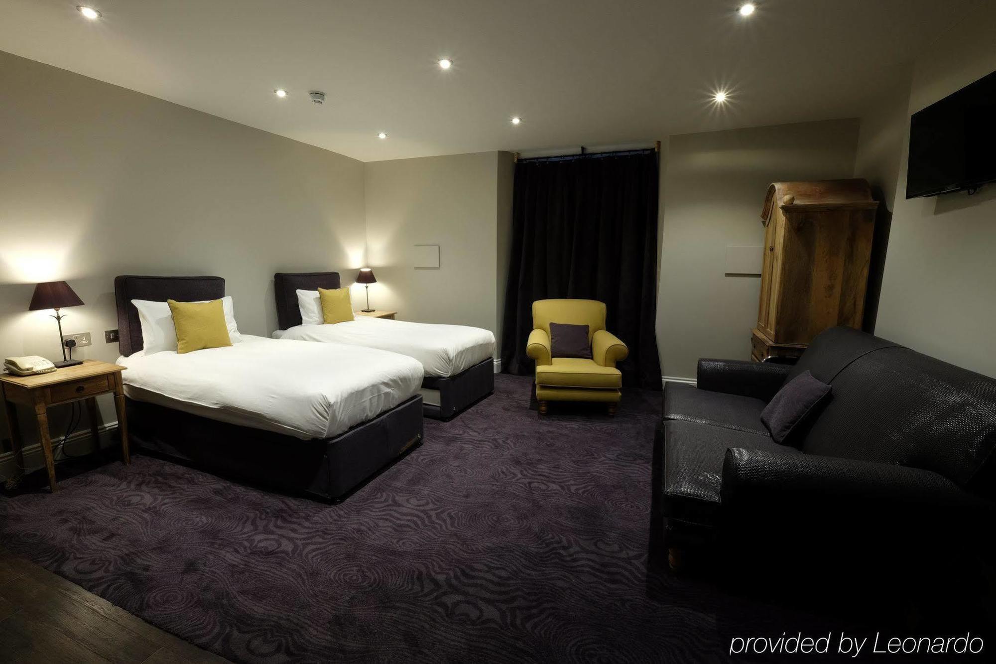 Bed and Breakfast Cotswold Grange Челтнем Екстер'єр фото A room at the hotel