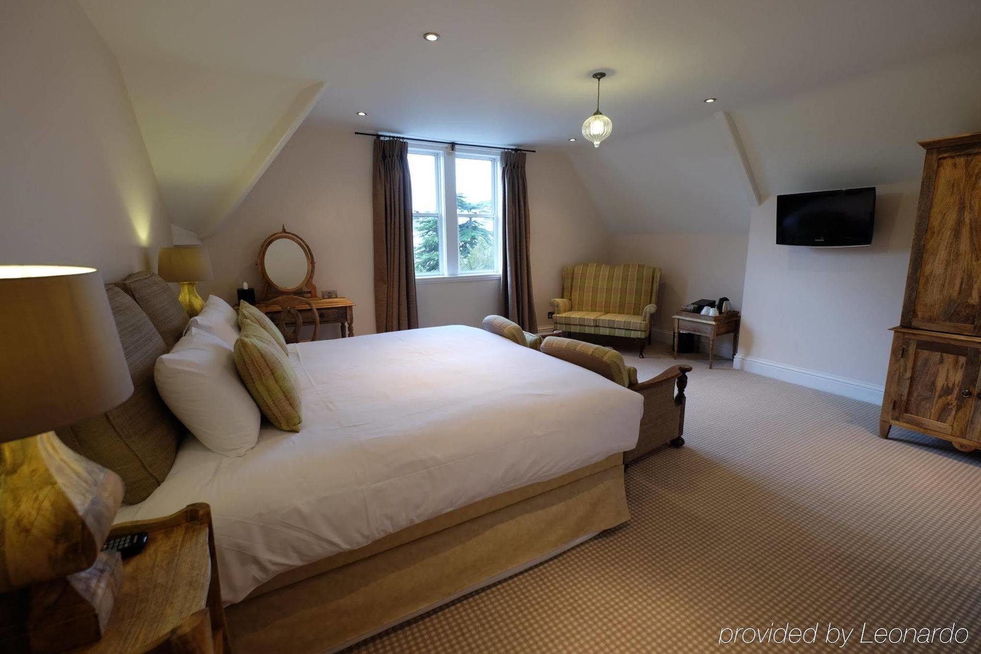 Bed and Breakfast Cotswold Grange Челтнем Екстер'єр фото A bedroom at The Old parsonage